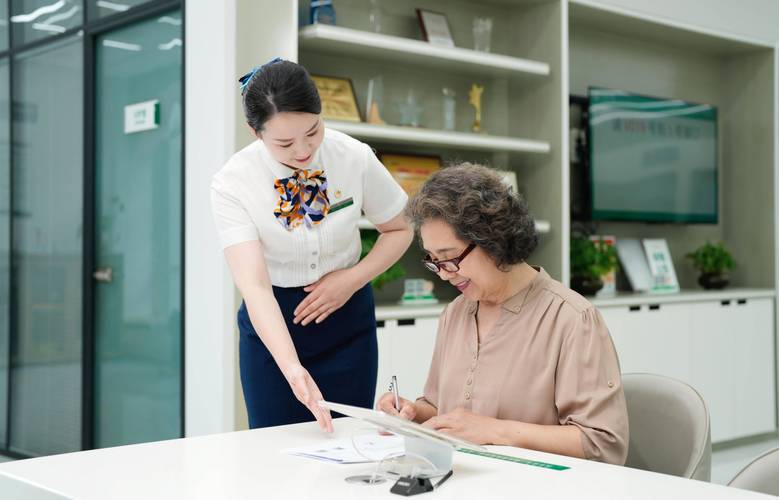 全国医保卡怎么取现银行卡余额，很多人都搞错了